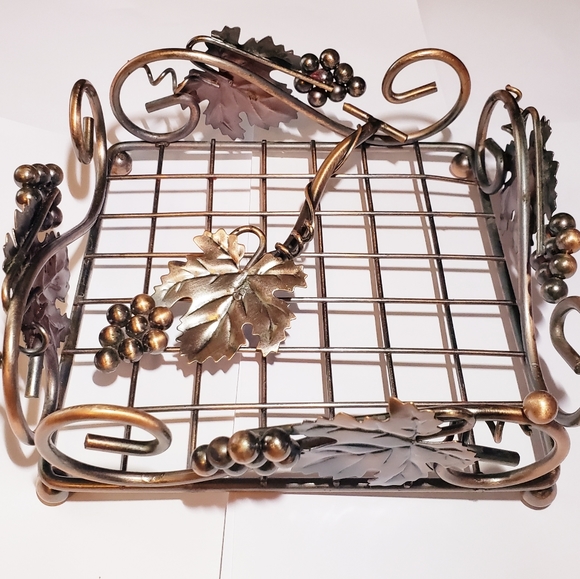 Napkin holder w/weighted pivoted arm & 3 Napkin Rings - Picture 3 of 9